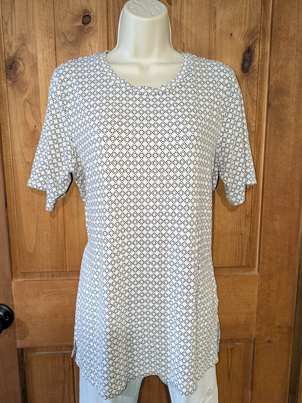 Liz Claiborne Black and White Geometric Short Sleeve Top